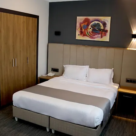 Home Plus Hotel ホテル