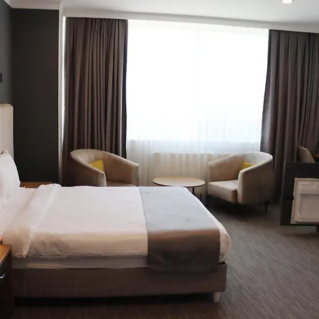 Home Plus Hotel ホテル