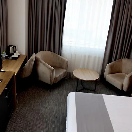 Home Plus Hotel ホテル