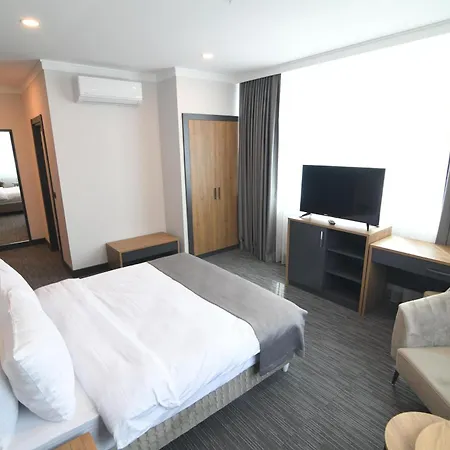 Home Plus Hotel ホテル