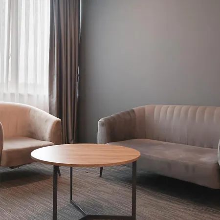 Home Plus Hotel ホテル