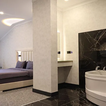 מלון Home Plus Hotel