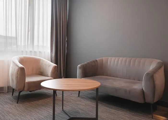 Home Plus Hotel מלון