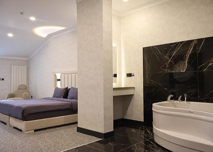 מלון Home Plus Hotel