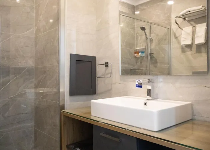 Home Plus Hotel מלון 4*