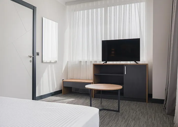 מלון Home Plus Hotel